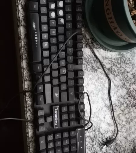 电脑键盘一切正常超级便宜出了 感兴趣的话点...