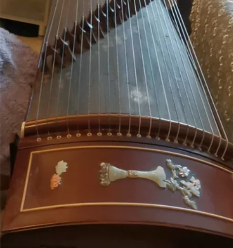 二手古筝，几十年的红木镶嵌螺贝古筝 正规琴...