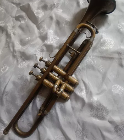 古董小号,一把很古老的小号乐器,可收藏,可...