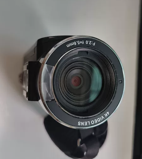 翻箱子翻到一个索尼相机，应该是前男友买的，...