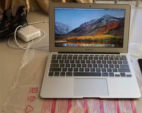 自用款笔记本，很新很少用没任何毛病一切使用...