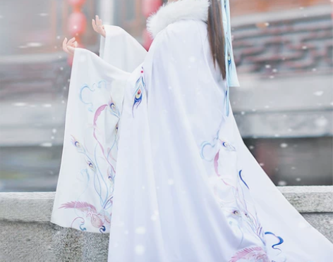 如梦霓裳汉服女斗篷翎羽长款加绒保暖披风绣花...