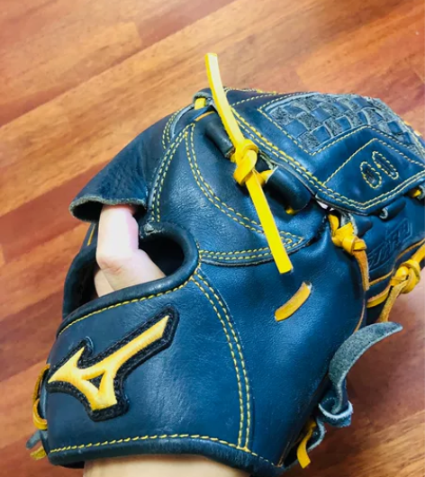 美津侬棒球手套 投手手套 7-8成新 11...