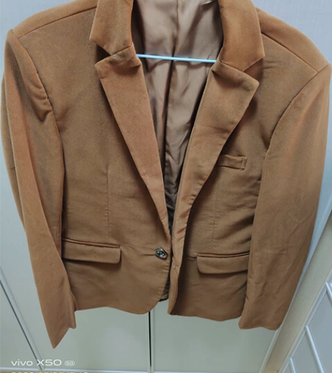 男士春秋西装，九成新，江浙沪包邮，其它地区...