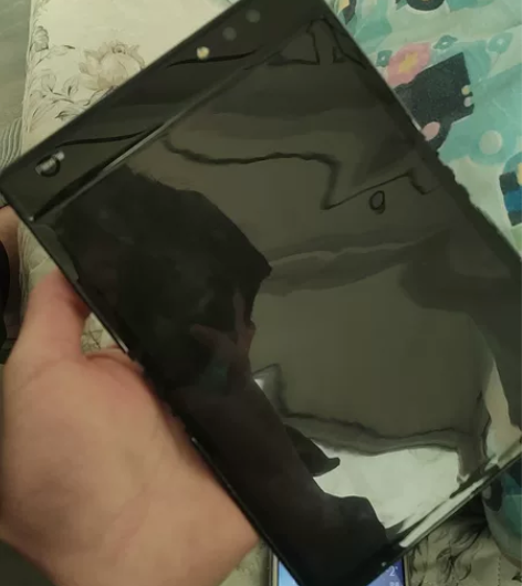 柔宇一代折叠手机 柔宇手机 这手机刚上市的...