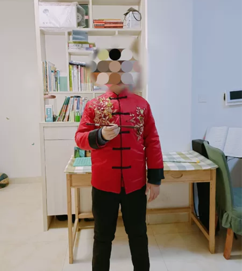 这是小孩六年级时参加二胡表演时买的,只穿了...