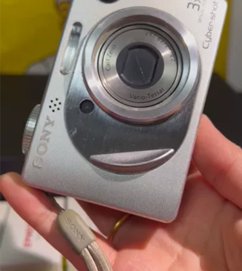 索尼dsc-w1 成色如图，功能都正常！电...