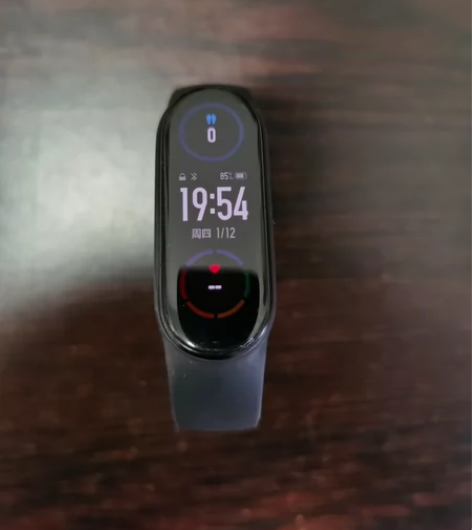 个人闲置小米手环6，包装盒、配件、送腕带。...