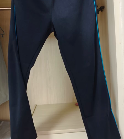 河南襄城一高校服 由于到高三之前的校服实在...