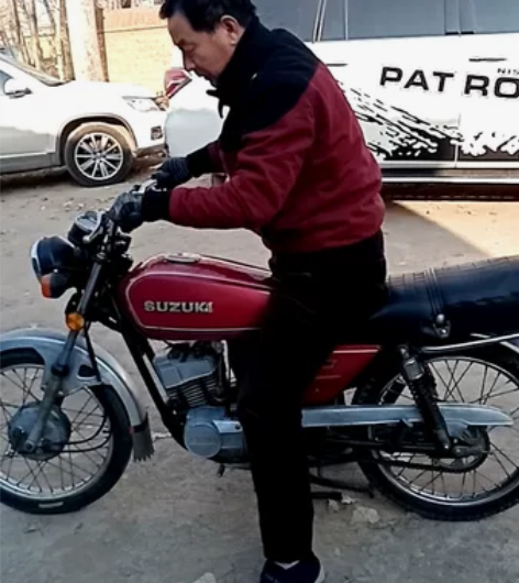 铃木TR125摩托车。拆迁处理了没处放了捡...