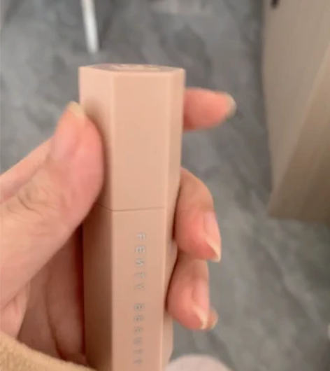 FENTY BEAUTY蕾哈娜百变柔雾塑颜...