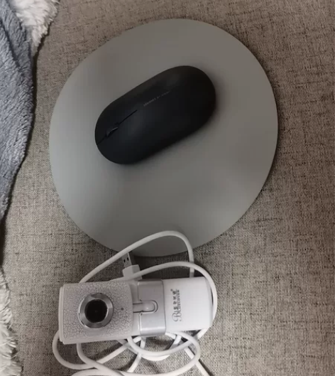 电脑已经卖了,摄像头,鼠标和垫子,打包一起...