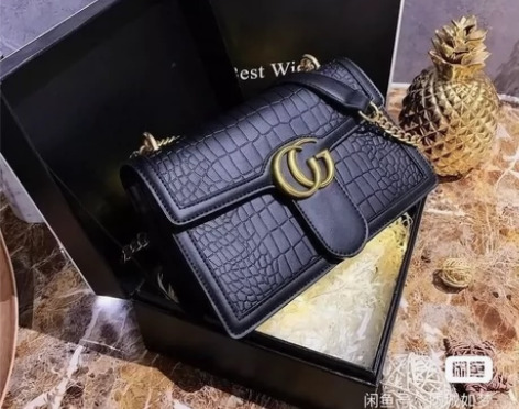 【闲置】朋友香港出差代购的时尚潮限定女包单...