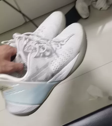 安踏要疯3白银配色42码目前已经绝版，配色...