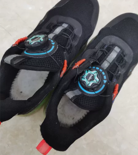 安踏全掌气垫，35码，鞋底有磨损，穿着还挺...