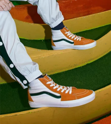 vans 37码 橙白高邦鞋 几乎全新 可...