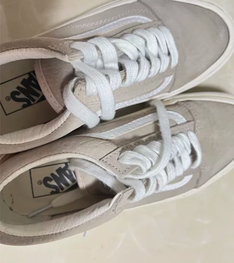 vans 在潮鞋店购买 没咋穿过 脚感有点...
