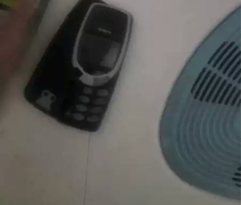 诺基亚3310。这是插大卡的。现在我的是小...