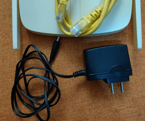 路由器＋网线，没怎么用，就是一直放着有点发...
