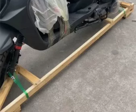 四月份购买的坤豪踏板摩托车，低油耗，准新车...