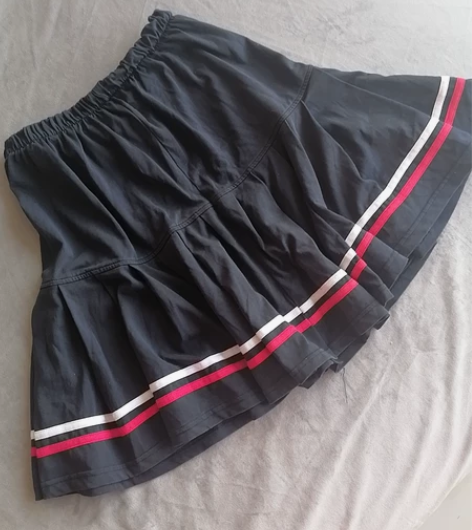 付邮送纯棉学生裙一件，不起球好面料，有内标...