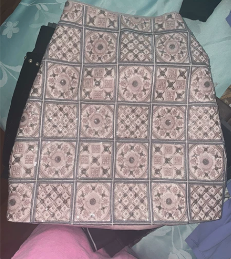 粉色亮片A字裙 xs￥80￥15001人想要