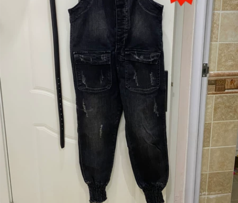 背带牛仔裤。灰黑色破洞，秋冬厚度，收腿更洋...