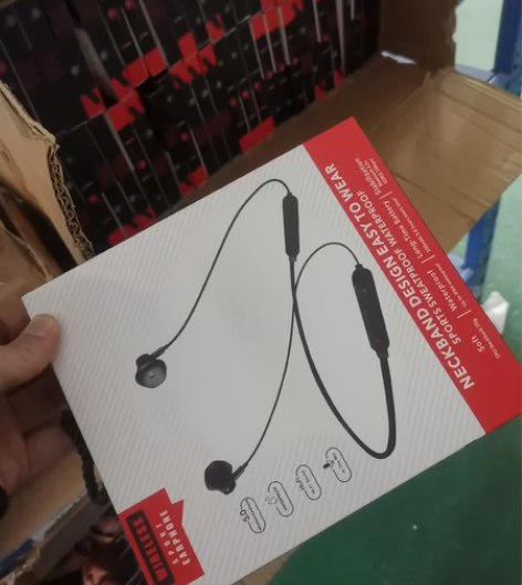 仓库处理一批运动耳机,运动背包,客户退仓留...