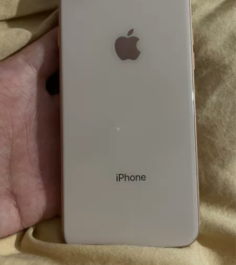 低价卖国行苹果8   仅更换电池还有外壳玻...