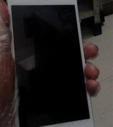 国行极品白色苹果8，64g，一直带套贴膜使...