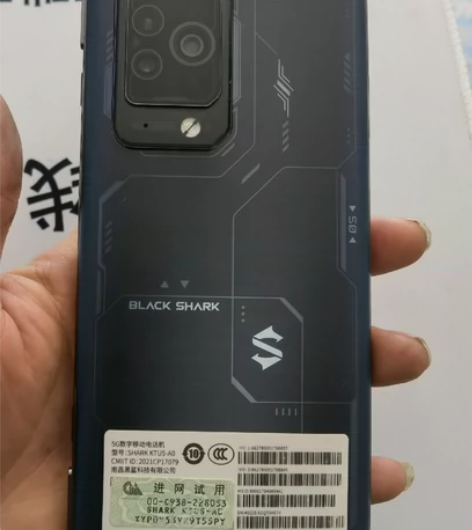 黑鲨5pro   16+512    无磕...