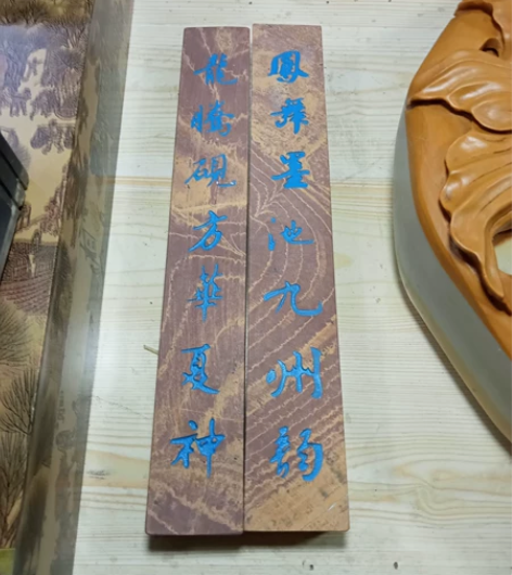 木纹石镇纸一对。石质光滑细腻，手感很好，喜...