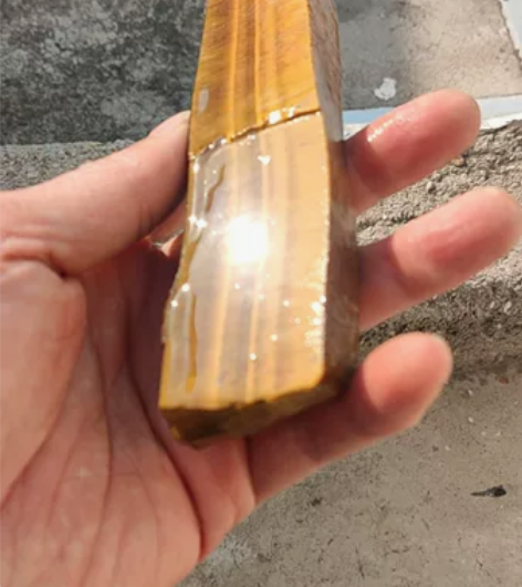 虎眼石，虎眼石镇纸料，虎眼石小料 感兴趣的...
