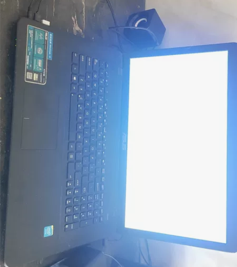 华硕笔记本带无线鼠标和鼠标垫 感兴趣的话点...