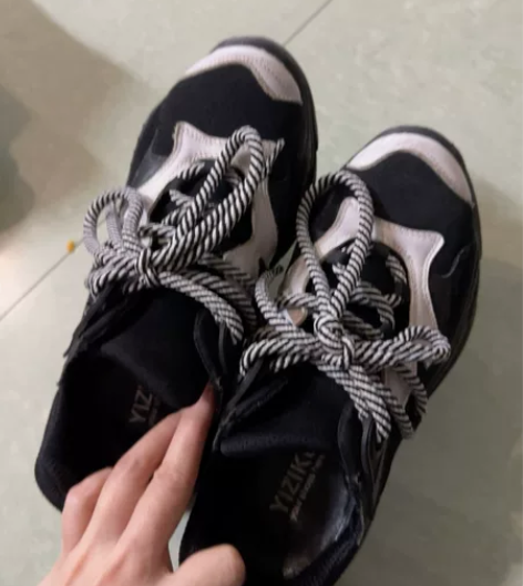 黑色内增高女士运动休闲鞋 黑白相间，买来三...