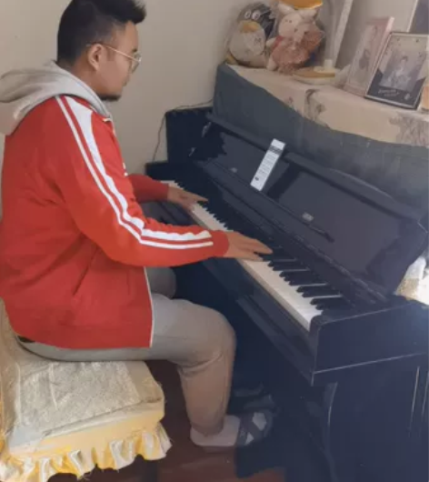 一台珠江钢琴 三明市区 每个键都完好 感兴...