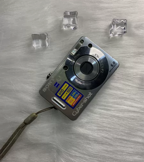 索尼W50银色 600w像素3倍光变 成色...