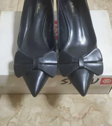 女细跟单鞋，37码，9层新。 感兴趣的话点...