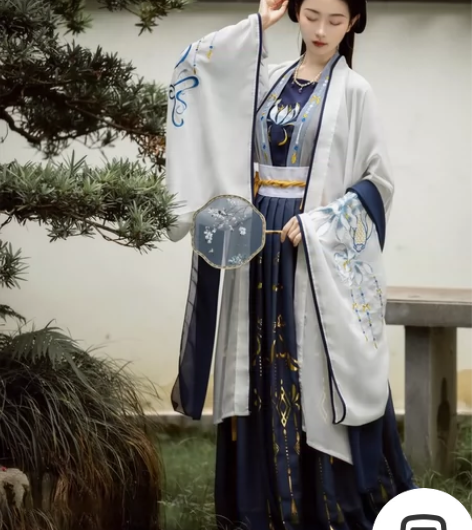 之前表演需要买的仅穿两个小时 感兴趣的话点...
