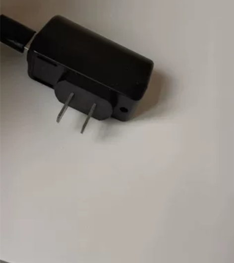 索尼爱立信手机充电器(原装)。几乎全新。功...