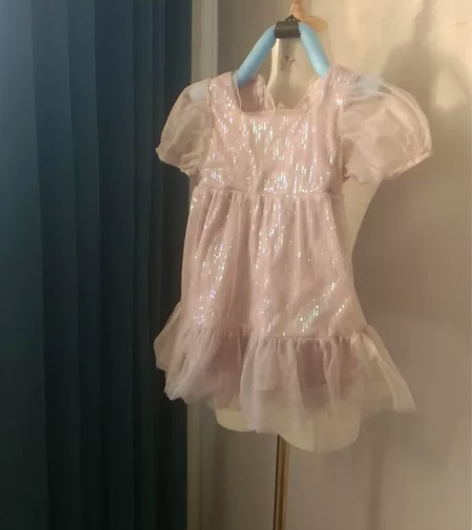 女童粉紫色泡泡袖公主裙蓬蓬裙，外层粉紫色亮...