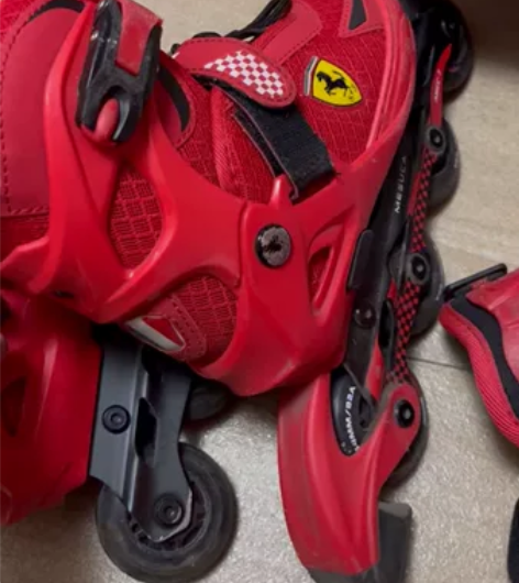 【狂欢价】法拉利轮滑鞋儿童溜冰鞋全套装男童...