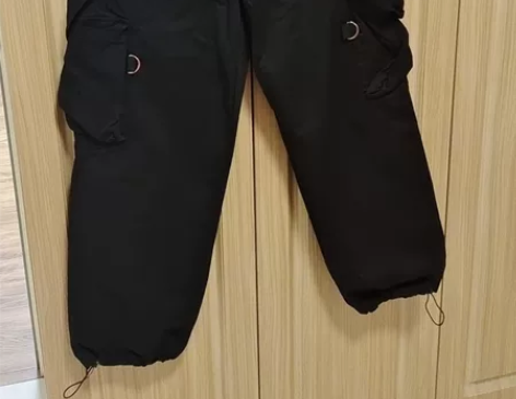 黑色背带休闲裤，背带可拆卸 穿了一次没洗过...