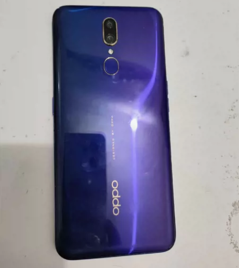 oppo a9暗夜紫，不卡顿，屏幕有些裂痕...