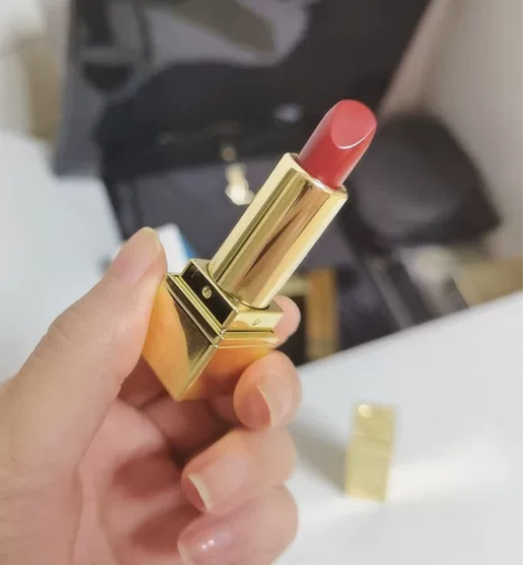口红 感兴趣的话点“我想要”和我私聊吧～