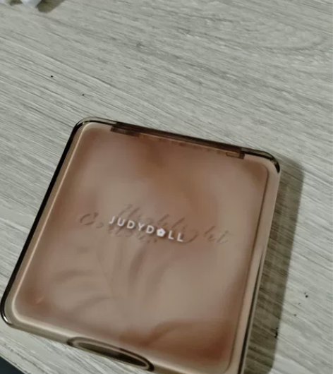 橘朵修容高光综合盘 只用过一次 感觉不适合...
