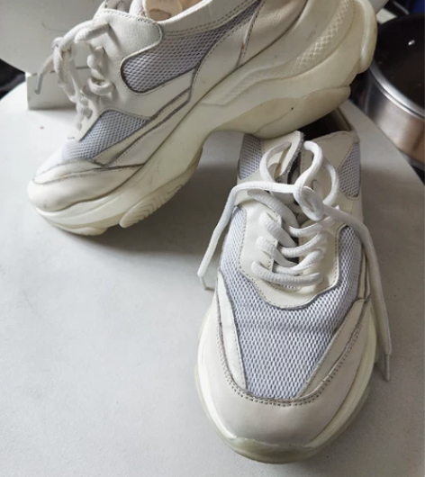 女款运动鞋,牛筋底,38尺码,八成新,质量...