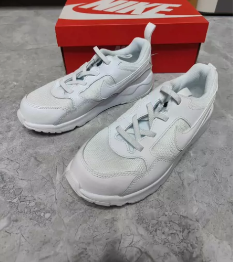 全新正品！耐克Nike Pegasus 9...