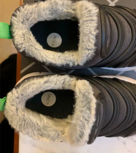 耐克小童运动鞋，就穿过一次，几乎全新，实体...