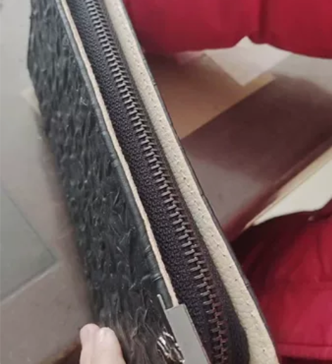 女士手拿包长20厘米宽10厘米，九成新低价...